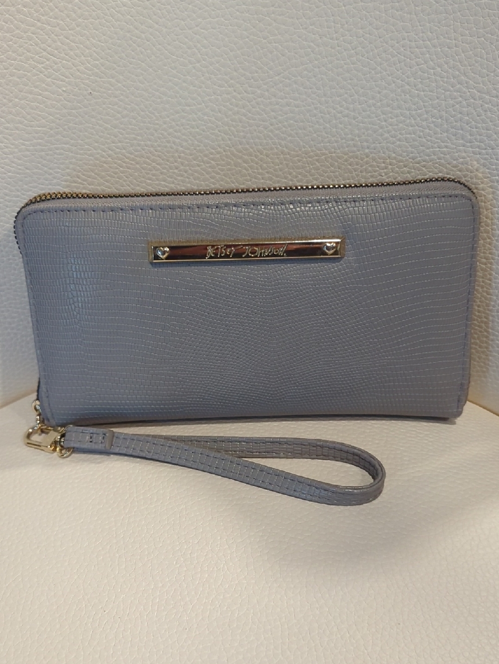 Betsey Johnson Light Gray Textured Wristlet Clutch